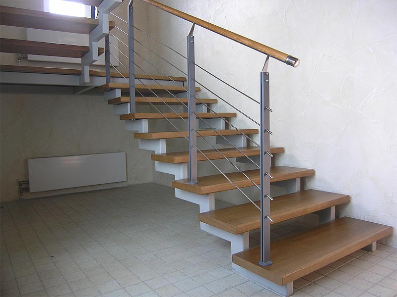 Kroky k vytvoření DIY schodiště s tětivami